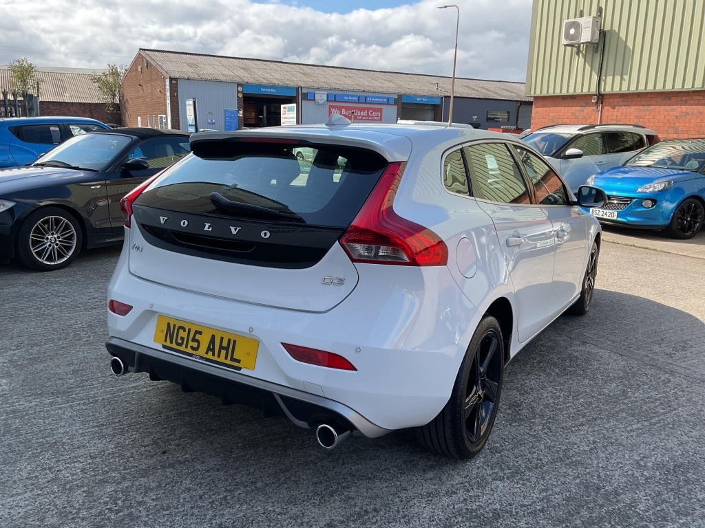 Volvo V40 Hatchback 2.0 D3 R-design Nav White #5