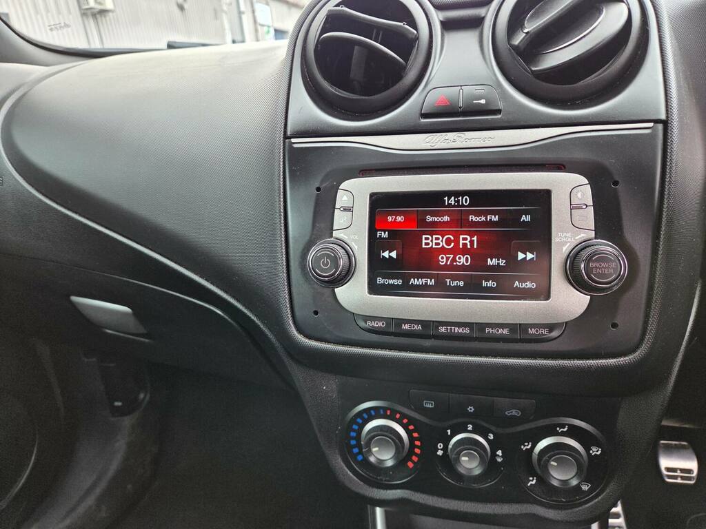 Alfa Romeo MiTo Hatchback 1.3 Jtdm-2 Distinctive Euro 5 Ss White #12