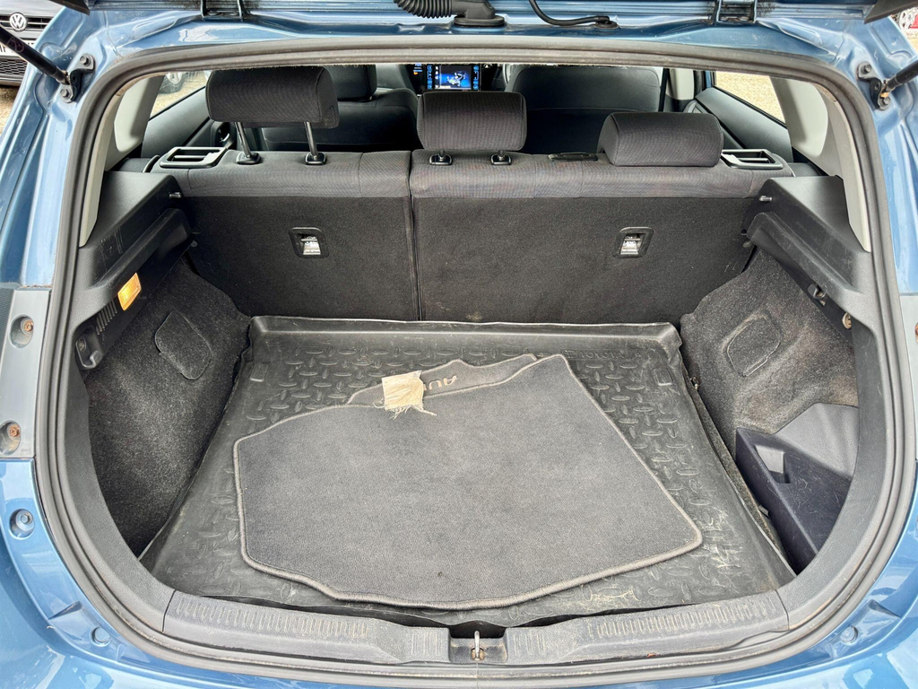 Toyota Auris Excel White #44