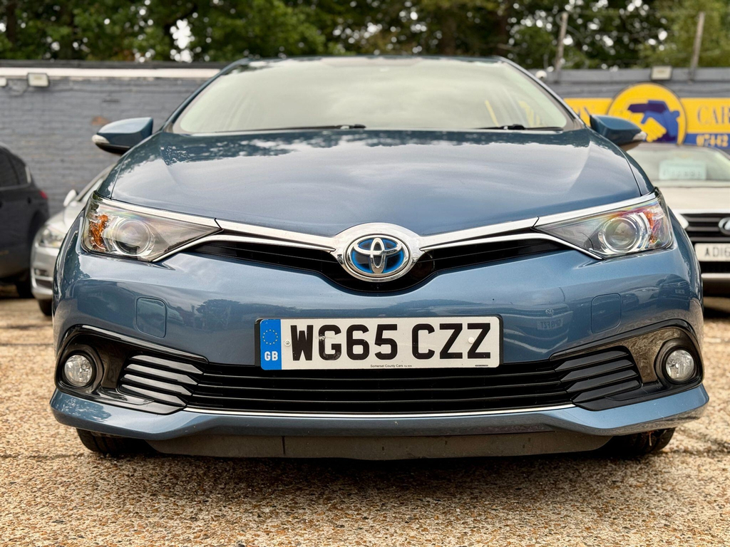 Toyota Auris Excel White #14