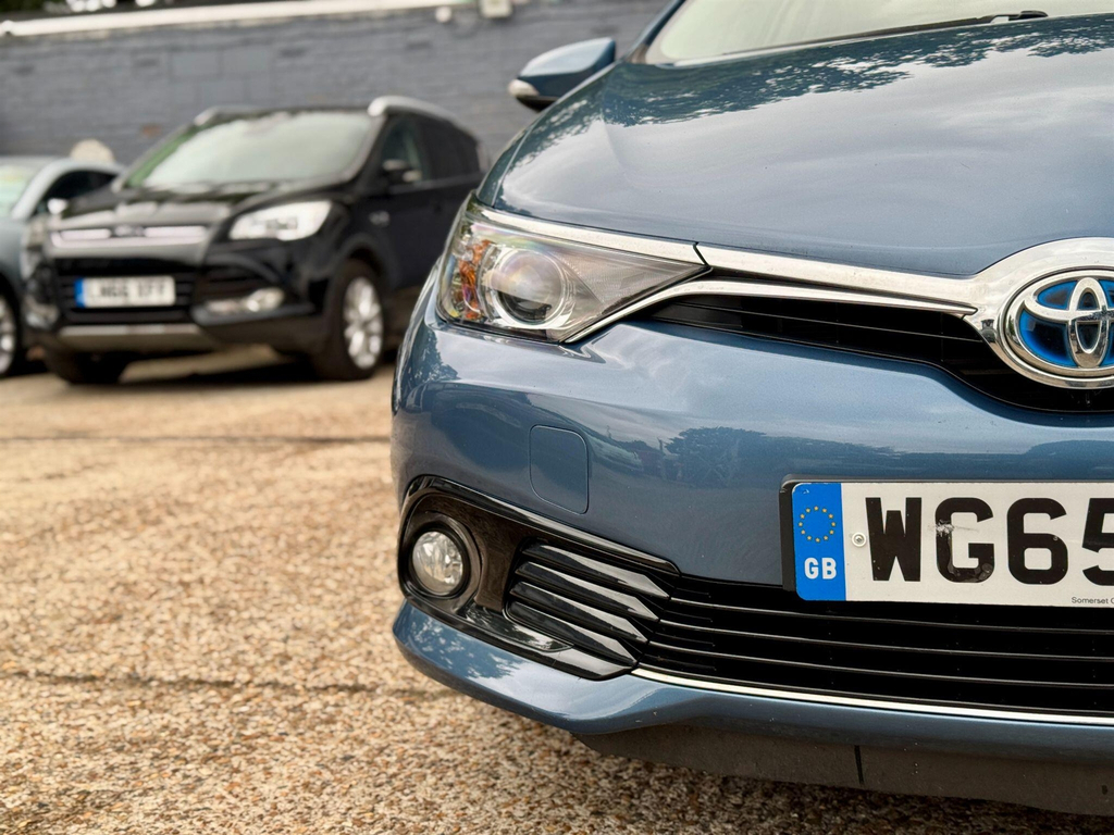 Toyota Auris Excel White #15
