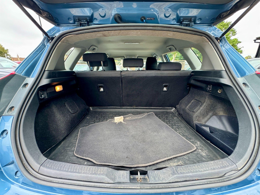 Toyota Auris Excel White #43
