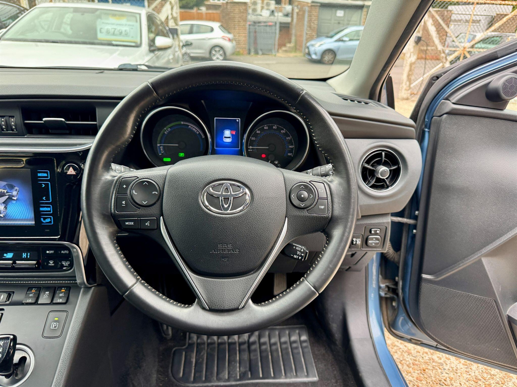 Toyota Auris Excel White #47
