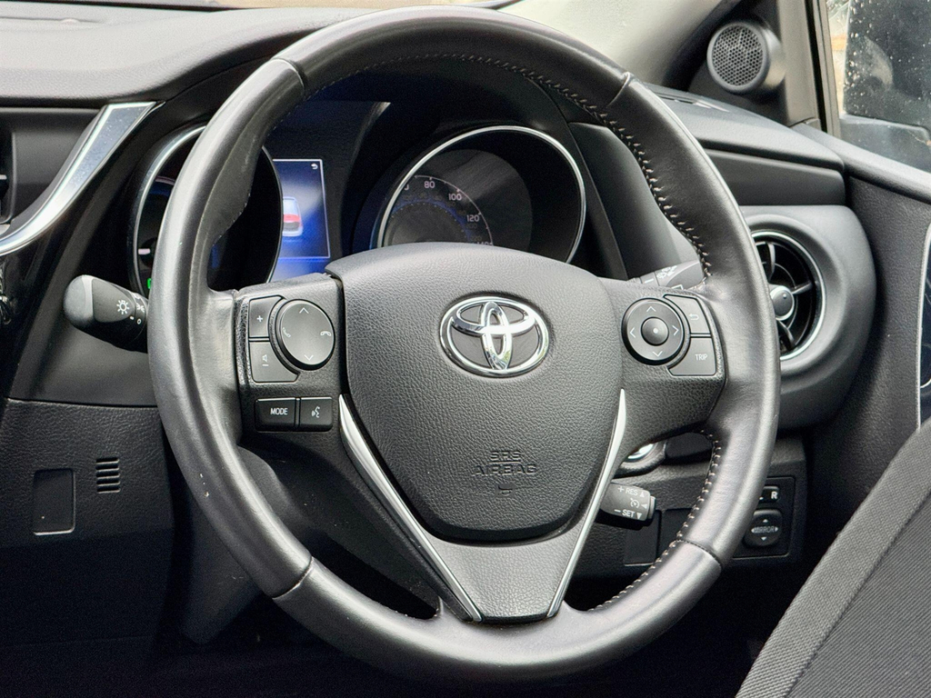 Toyota Auris Excel White #45