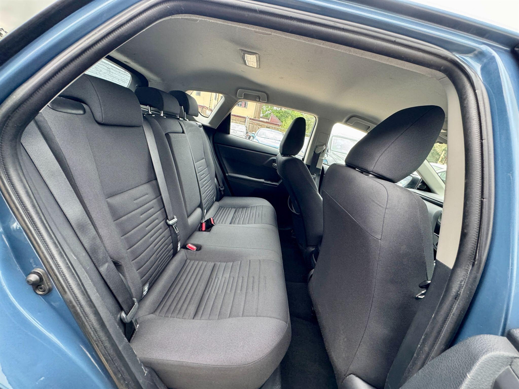 Toyota Auris Excel White #27