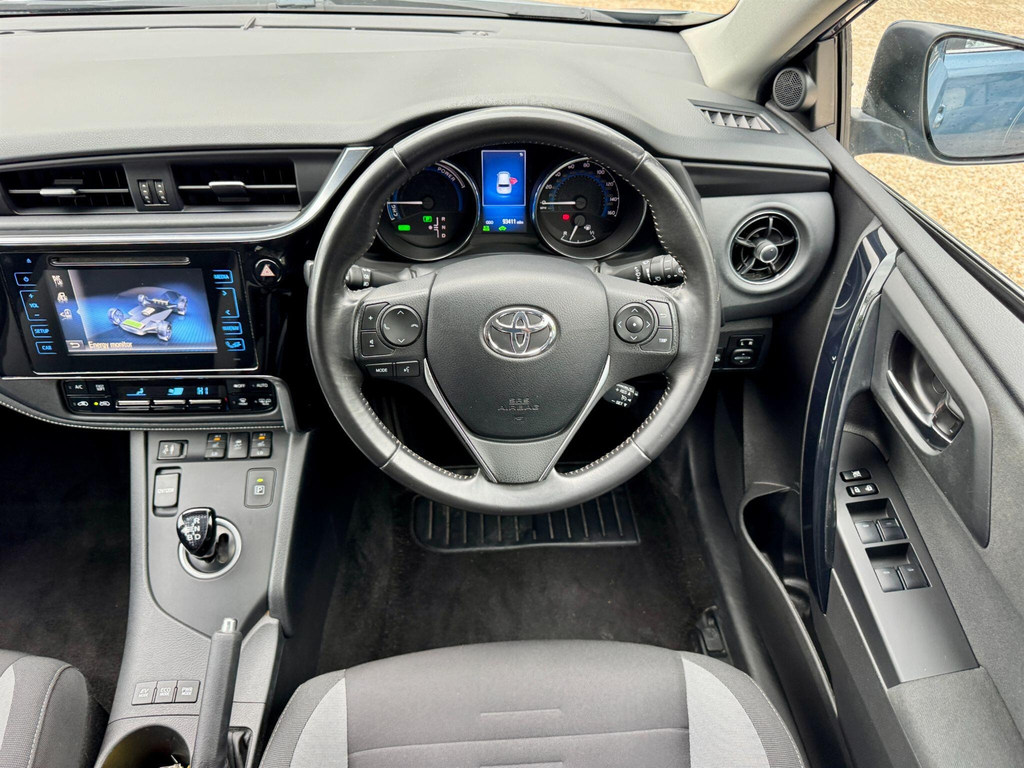 Toyota Auris Excel White #46