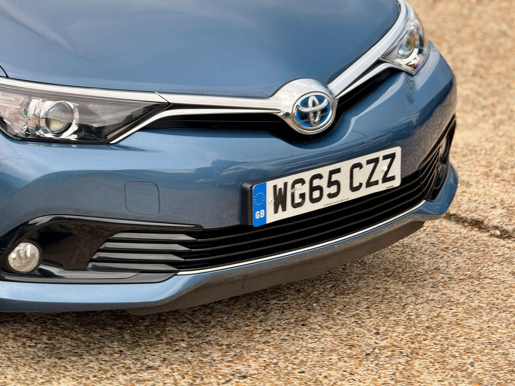 Toyota Auris Excel White #50