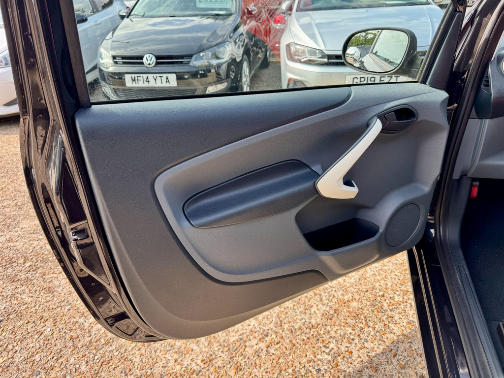 Ford KA Hatchback 1.2 Zetec 200909 White #26