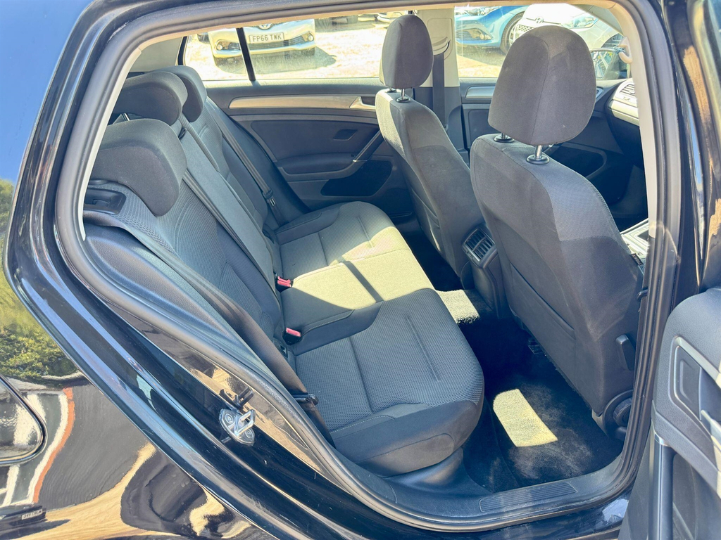 Volkswagen Golf Hatchback White #34