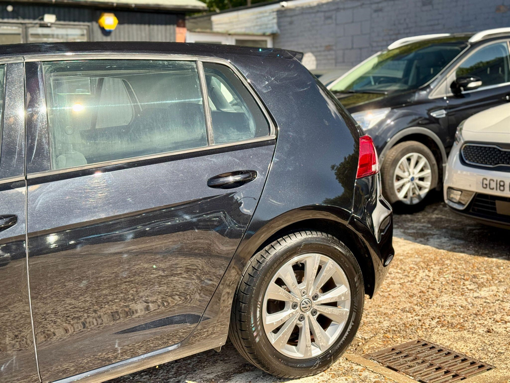 Volkswagen Golf Hatchback White #16