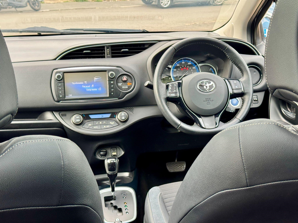 Toyota Yaris 1.5 Vvt-h Excel Hatchback White #11