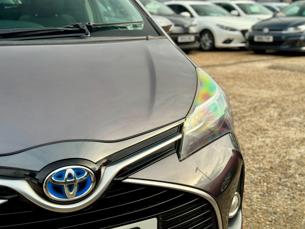 Toyota Yaris 1.5 Vvt-h Excel Hatchback White #51