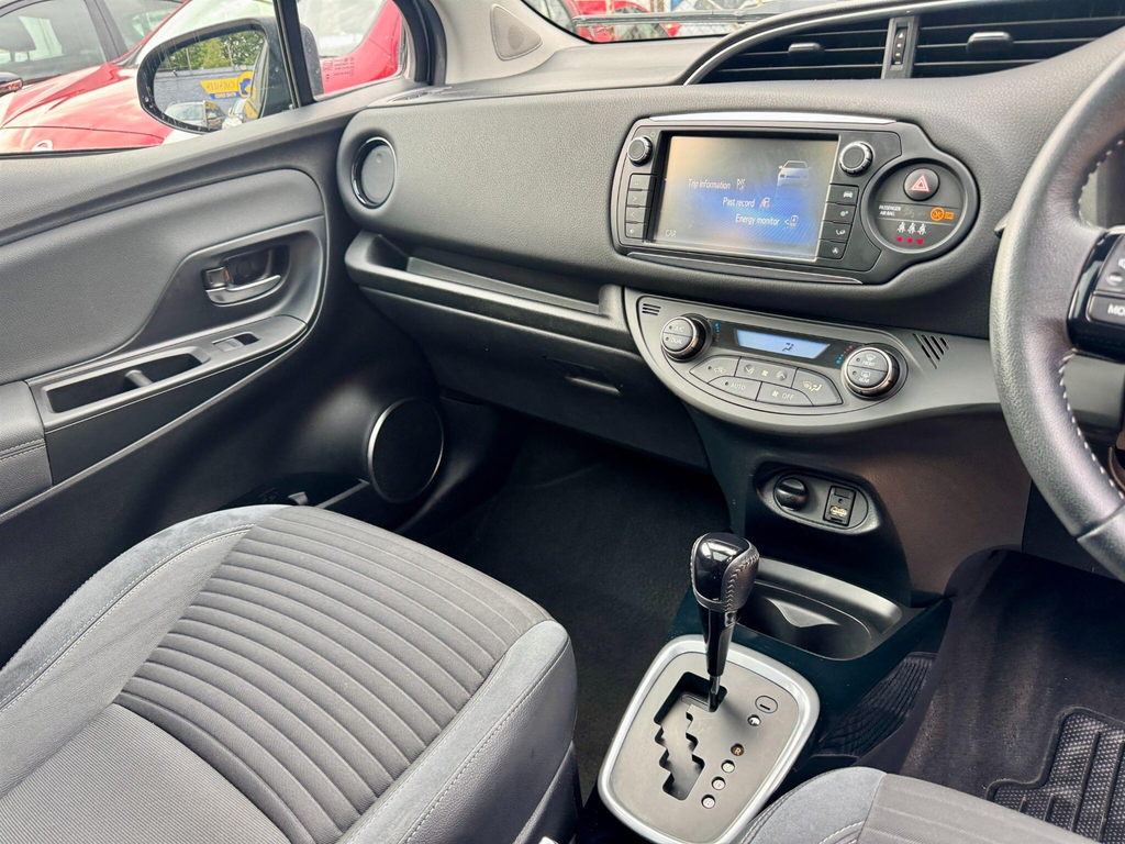 Toyota Yaris 1.5 Vvt-h Excel Hatchback White #16