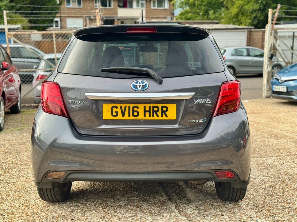 Toyota Yaris 1.5 Vvt-h Excel Hatchback White #9