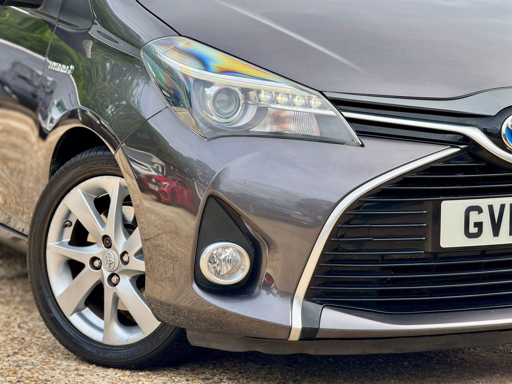 Toyota Yaris 1.5 Vvt-h Excel Hatchback White #44