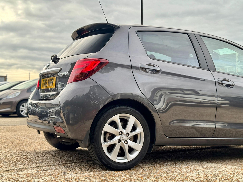 Toyota Yaris 1.5 Vvt-h Excel Hatchback White #30