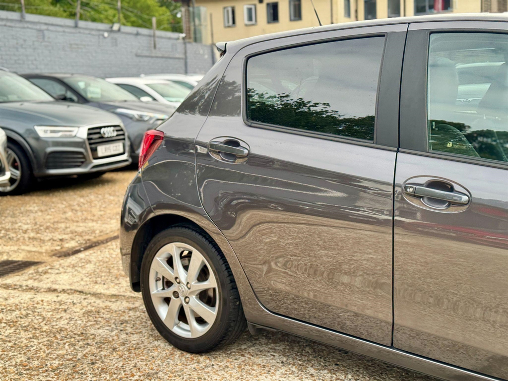 Toyota Yaris 1.5 Vvt-h Excel Hatchback White #55