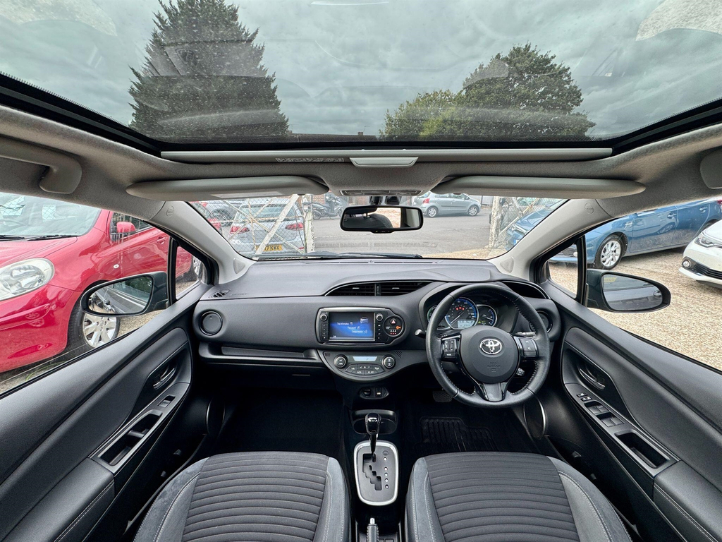 Toyota Yaris 1.5 Vvt-h Excel Hatchback White #14