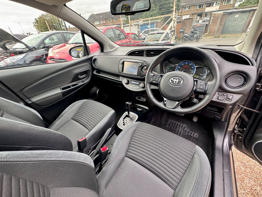 Toyota Yaris 1.5 Vvt-h Excel Hatchback White #59