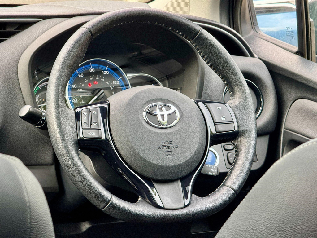 Toyota Yaris 1.5 Vvt-h Excel Hatchback White #39
