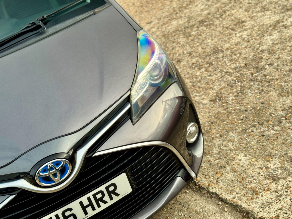 Toyota Yaris 1.5 Vvt-h Excel Hatchback White #52