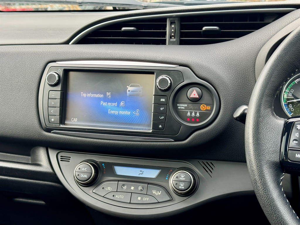 Toyota Yaris 1.5 Vvt-h Excel Hatchback White #33