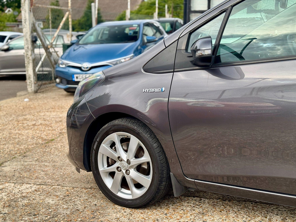 Toyota Yaris 1.5 Vvt-h Excel Hatchback White #26