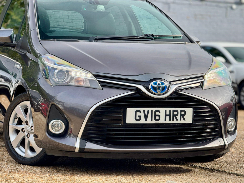 Toyota Yaris 1.5 Vvt-h Excel E-cvt Euro 6 15In Alloy Grey #2