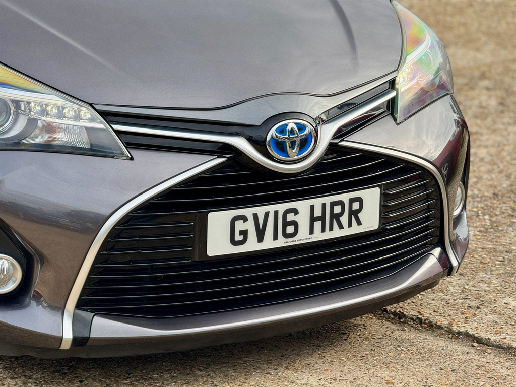 Toyota Yaris 1.5 Vvt-h Excel Hatchback White #45
