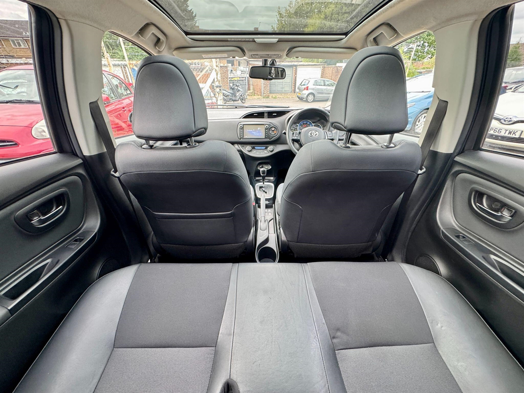 Toyota Yaris 1.5 Vvt-h Excel Hatchback White #19
