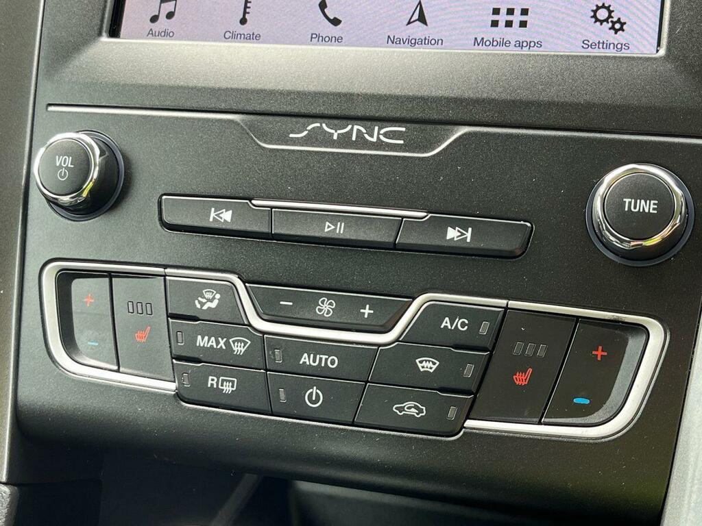 Ford Mondeo Zetec Edition White #16