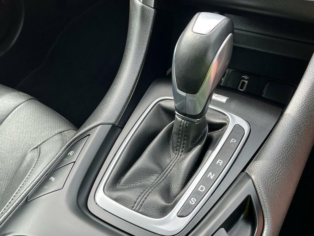 Ford Mondeo Zetec Edition White #32