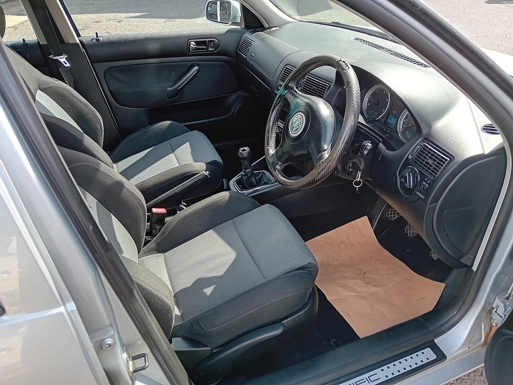 Volkswagen Golf 1.9 Tdi Se Red #9
