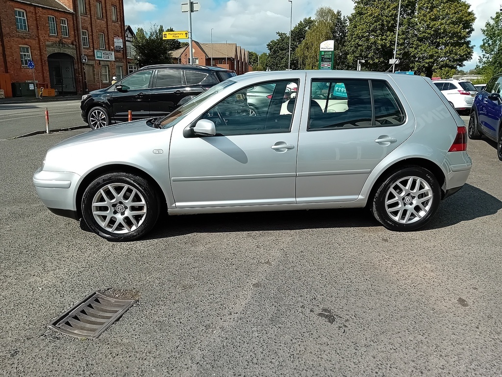 Volkswagen Golf 1.9 Tdi Se Red #6