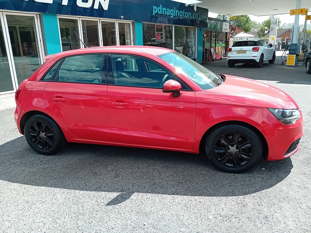 Audi A1 1.6 Tdi Se Sportback Euro 5 Ss Red #3