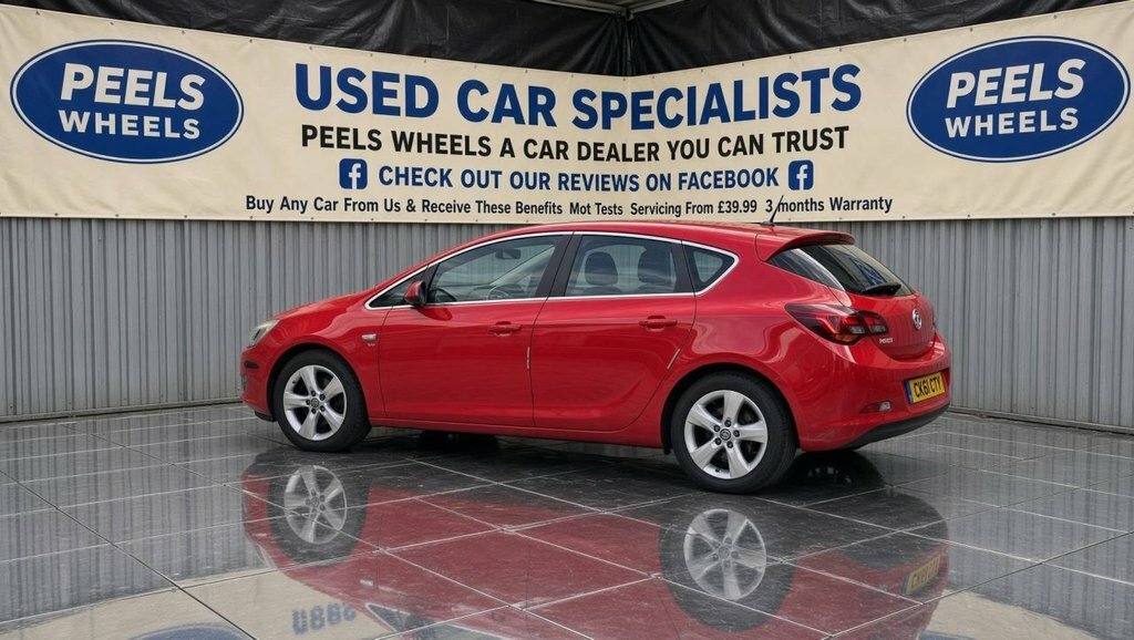 Vauxhall Astra 2L Sri Red #4