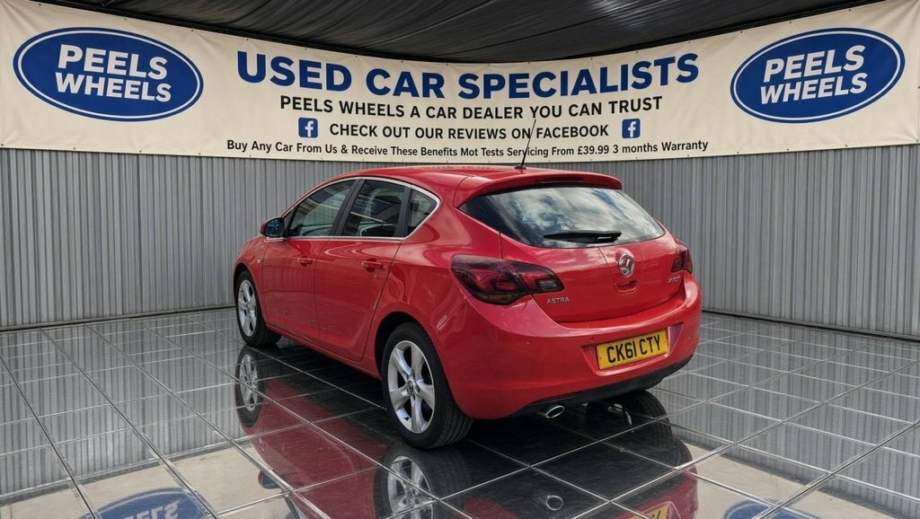 Vauxhall Astra 2L Sri Red #5