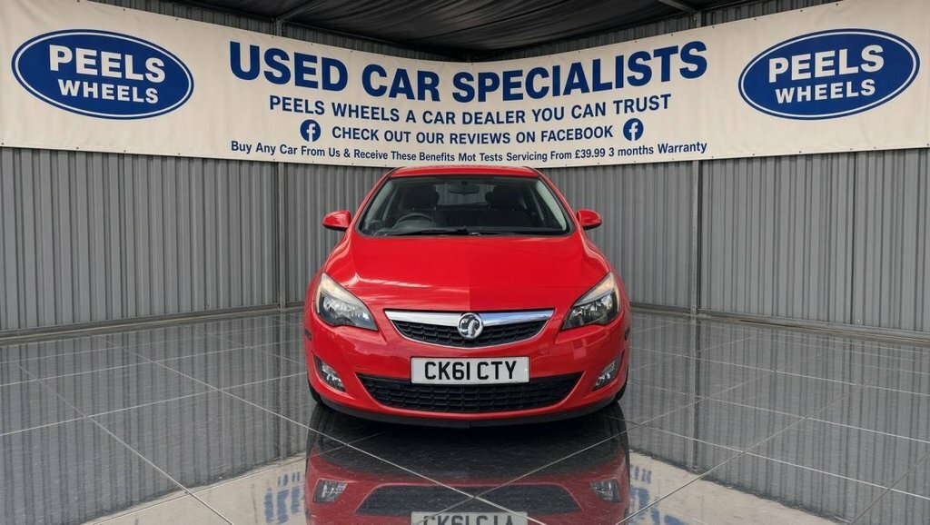 Vauxhall Astra 2L Sri Red #2