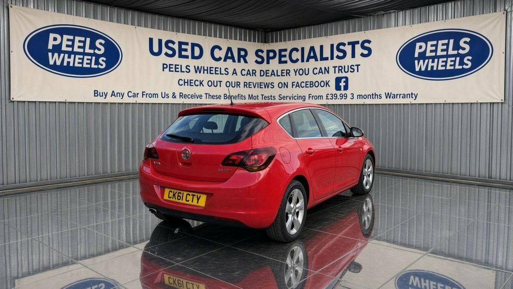 Vauxhall Astra 2L Sri Red #6