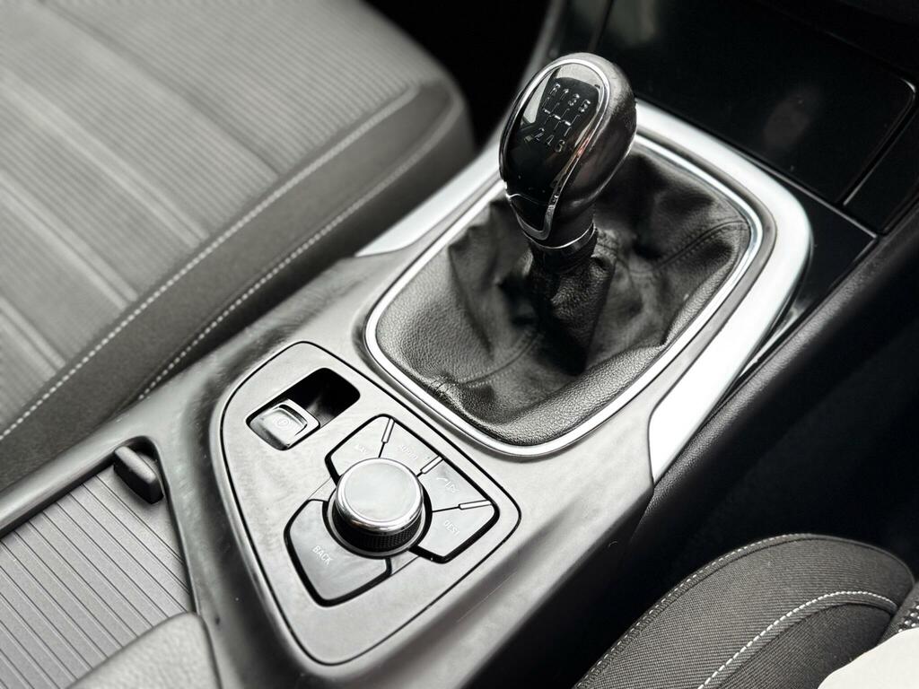 Vauxhall Insignia Hatchback  #6