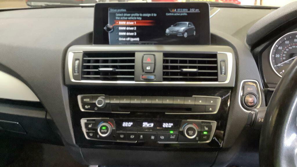 BMW 1 Series 3L Null Black #10