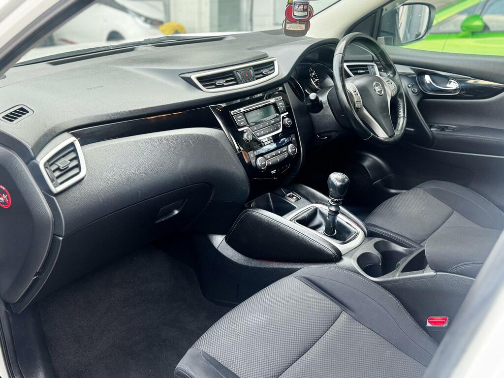 Nissan Qashqai Automatic White #9