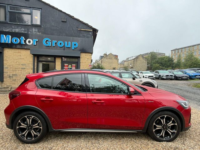 Ford Focus Hatchback AP23KUC Red #4