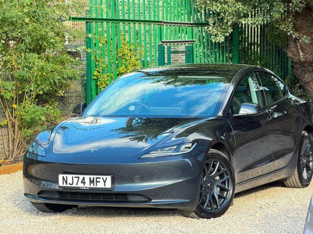 Tesla Model 3 Saloon Grey