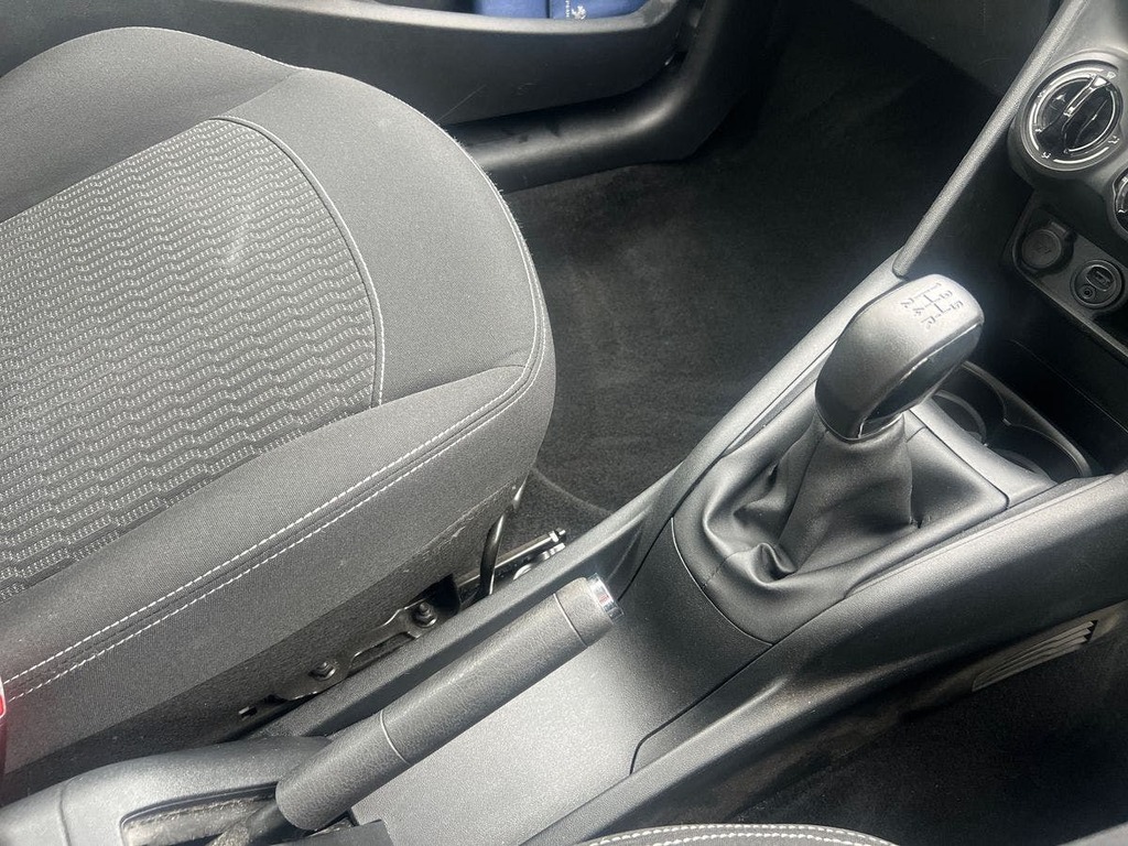 Peugeot 208 Active White #24