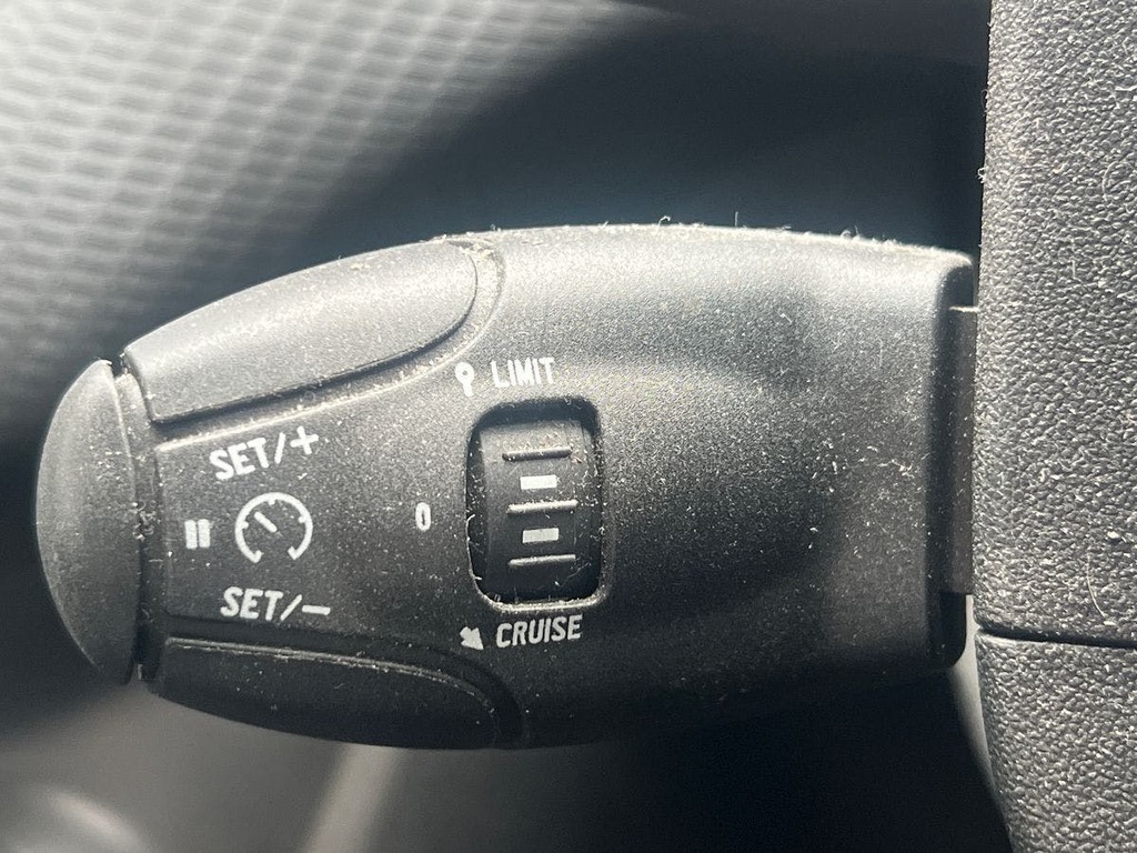 Peugeot 208 Active White #20