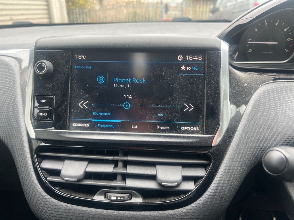 Peugeot 208 Active White #22