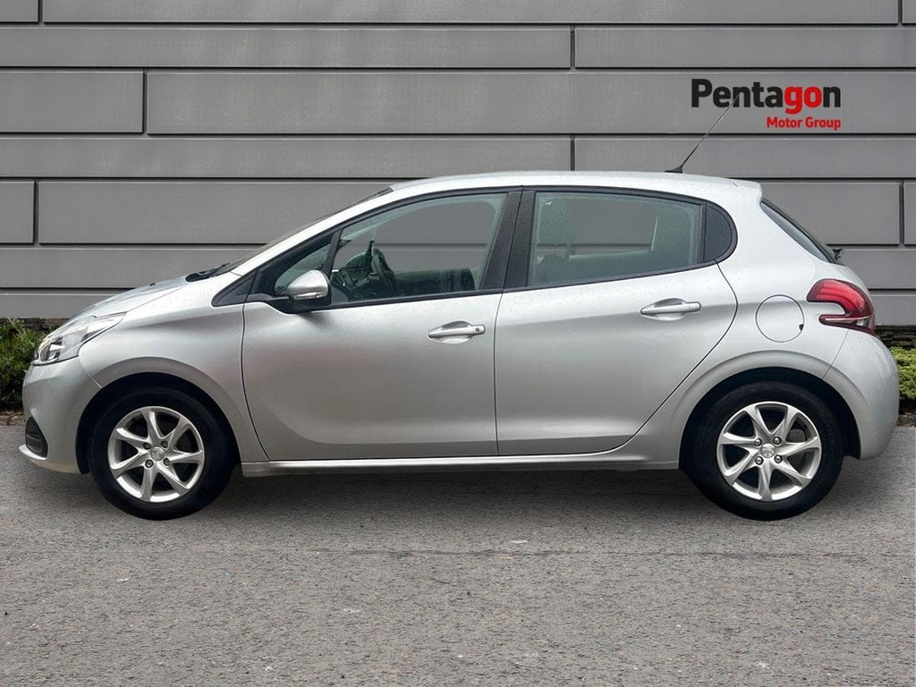 Peugeot 208 Active White #12