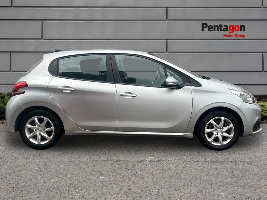 Peugeot 208 Active White #11