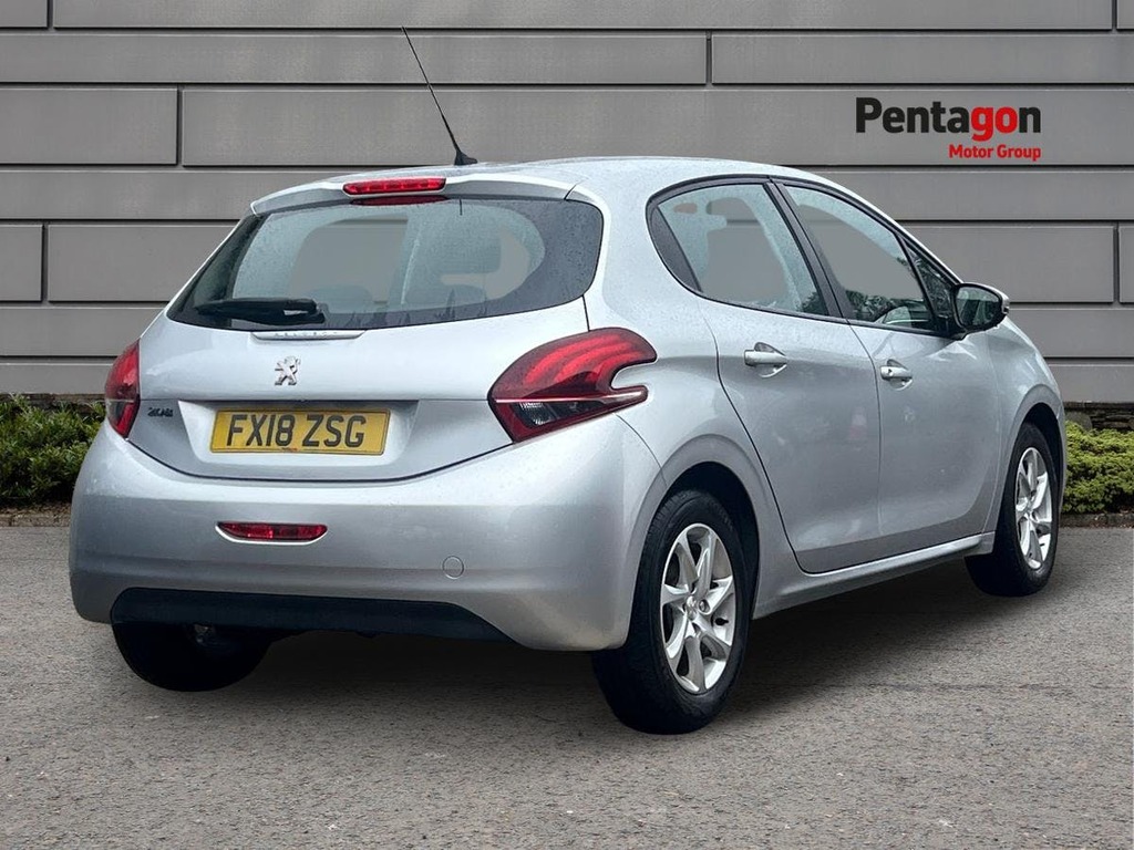Peugeot 208 Active White #4